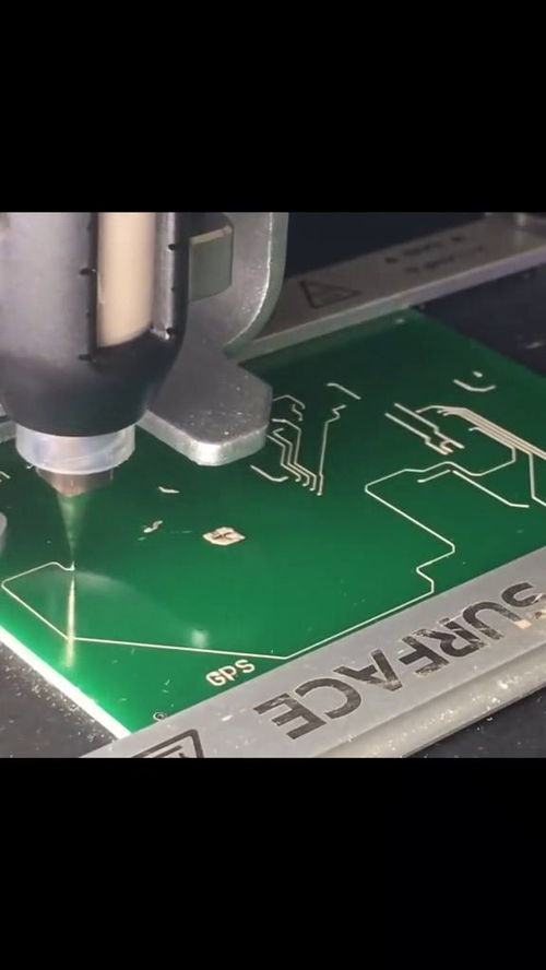 別看設(shè)備很小巧,這可是好科技產(chǎn)品,一臺(tái)就要30萬(wàn)